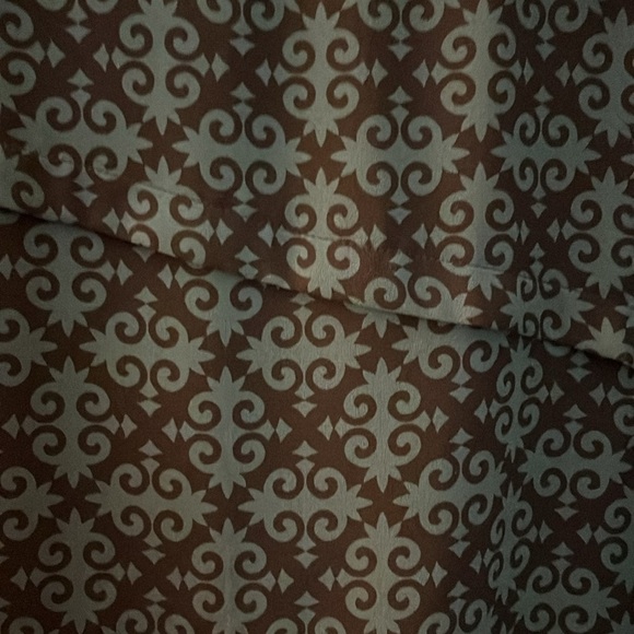 Dana Buchman black and forest green patterned top. Size Large. - Picture 3 of 9